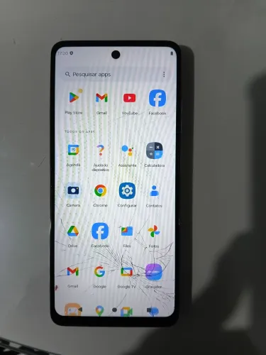Motorola  g24 com a tela trincada mas funcionando  perfeitamente 