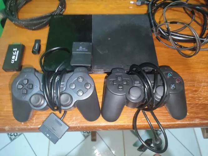 PlayStation 2 Slim - Completo com Acessórios e Brinde