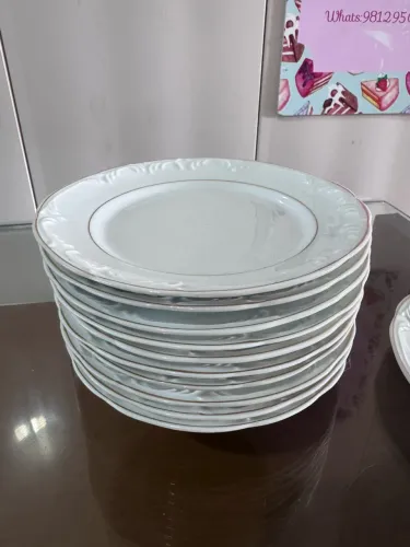 Conjunto de pratos de sobremesa de porcelana