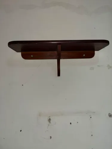 Vende-se lindas prateleiras em mogno