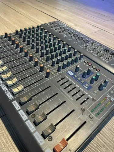 Mesa de som yamaha