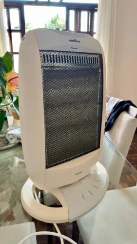 Aquecedor Britânia Ab 1200w Lâmpadas De Halogênio Cor Branco
