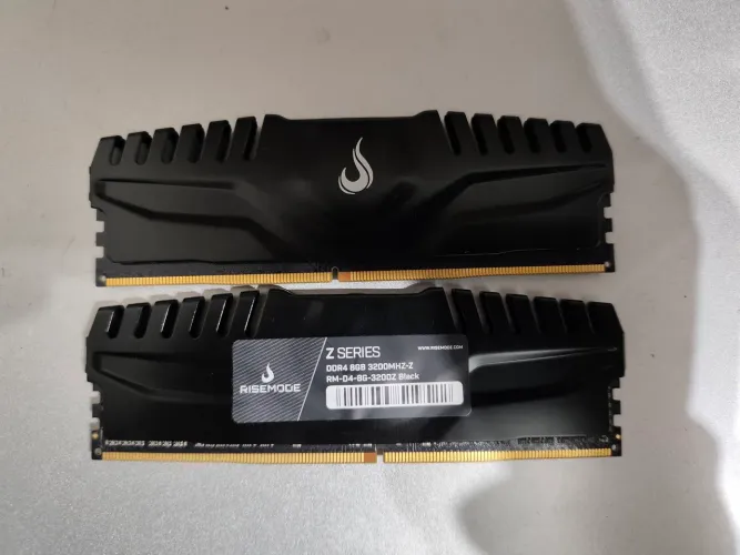 Memórias RAM DDR4 16GB (2x8) Risemode Modelo z 3200mhz
