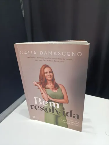 Bem Resolvida - Cátia Damasceno Livro