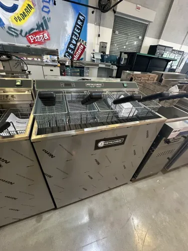 Fritadeira elétrica 5 cestos 10000W zona fria - metalcubas 