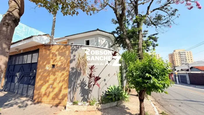 Casa a venda no Campo Grande com 3 quartos, 1 suíte, 2 vagas, 110m², quintal com churrasqu