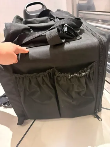 Estou vendendo essa bag, pouco tempo de uso, está inteira!
