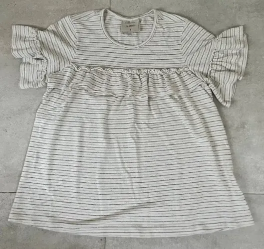 Blusa manga curta com fio brilhante tamanho 8