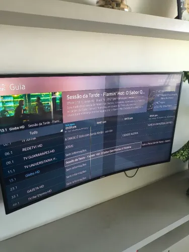 Televisão Samsung 49 polegadas tela curva com defeito