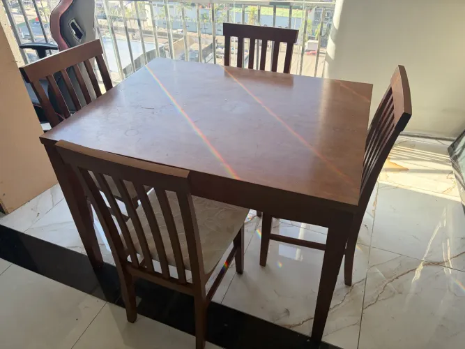 Mesa de Jantar madeira com 4 cadeiras