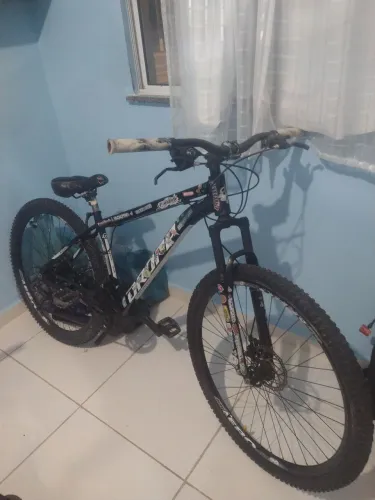 Bicicleta boa só pegar e andar