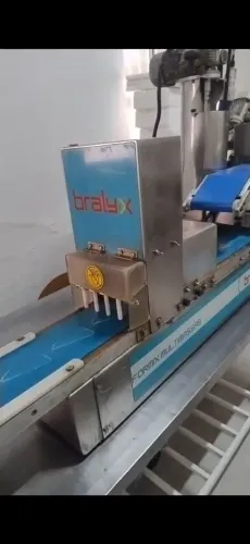 Máquina estampadora de salgados Bralix