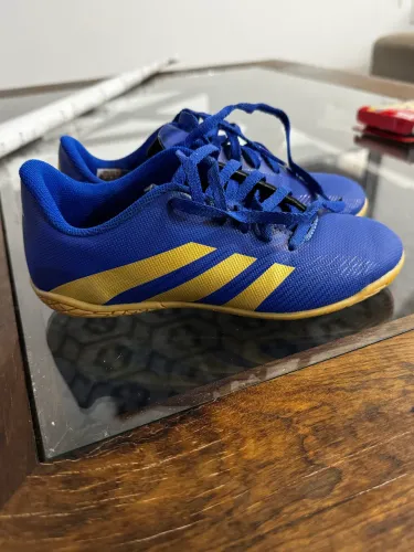 Vendo chuteira Adidas tamanho 31 infantil perfeita para a copa!