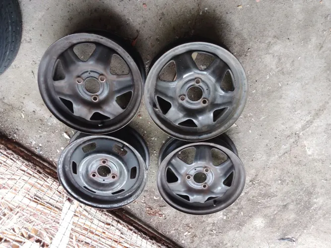 Vendo Rodas de ferro e calotas do Renault Kuid