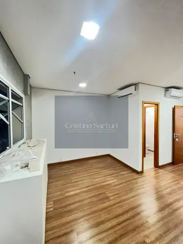 VENDO SALA COMERCIAL Centro de Jacareí Piso frio, copa, banheiro, pintura nova, interfone,