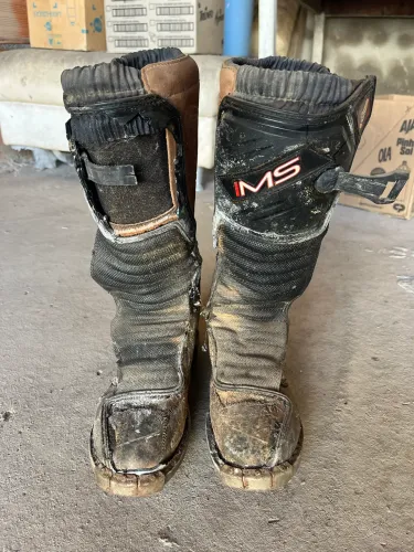 Bota trilha/motocross usada para recondicionamento / reforma