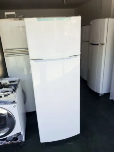 Vendo geladeiras a partir 890.00 garantia de três meses 