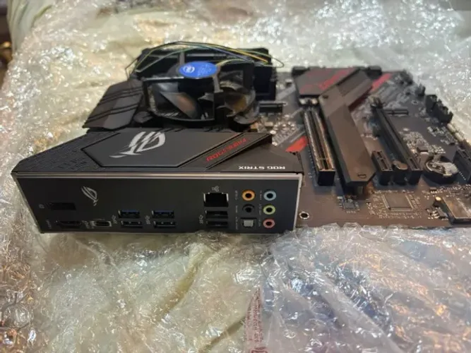 KIT - Placa-mãe ASUS ROG B460-Hgamin, LHA 1200, ATX, DDR4 + Intel Core I5 10400F (10Ger)