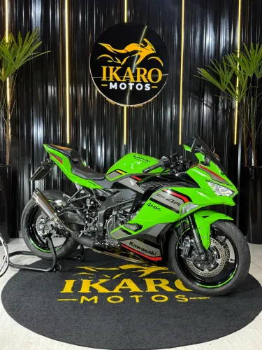 NINJA ZX-4R - 2025 -Baixo KM