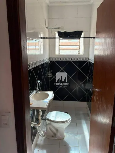 Casa com 2 dormitórios para alugar, 60 m² por R$ 1.650,00/mês - Jardim Itamarati - Botucat