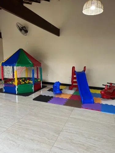 Pula pula e brinquedos para locação 
