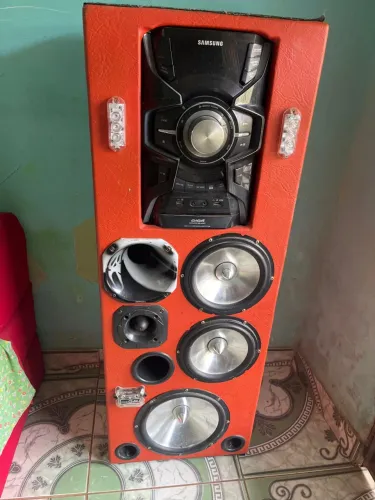 Vendo caixa de som , BARATINHA!!