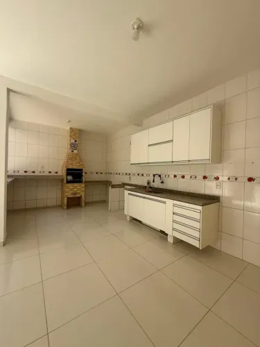 Alugo casa de 3/4 com churrasqueira em condomínio Fechado na Qd 1204 Sul
