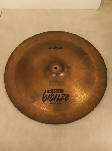 ## Prato de bateria Zildjian Scimitar China Boy 18, liga B8, excelente, oportunidade!!