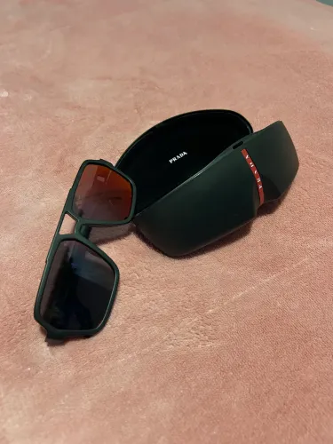 Prada línea Rossa