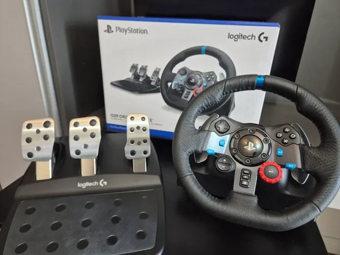Logitech G29 + Pedais - Ótimo estado de conservação