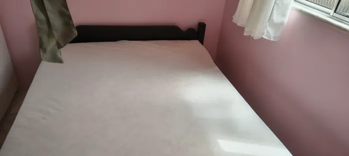 Vendo cama de casal com o colchão incluso 