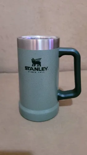 Caneca térmica Stanley nova, na caixa.  