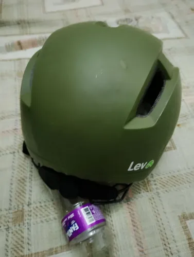Capacete de bike LEV Original Verde Militar novíssimo A Uso ..***oportunidade particular