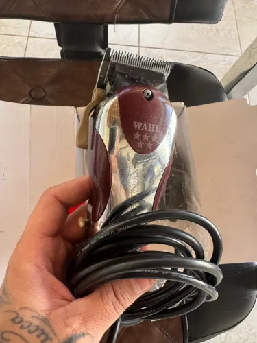 Máquina de cortar cabelo Magic Clip forte e nova