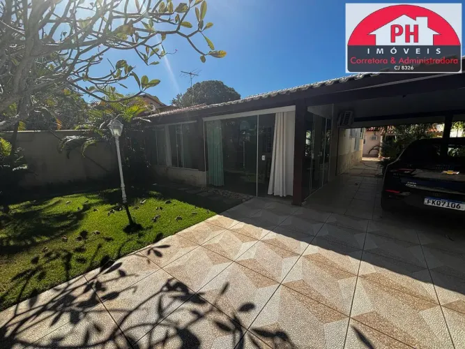 EXCELENTE CASA COM PISCINA PARA LOCAÇÃO EM CONDOMÍNIO PRAIA LINDA