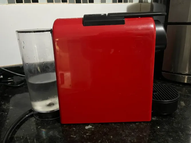 Cafeteira Essenza Mini NESPRESSO