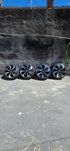 Aro 17 com Pneus Novos e Lindos