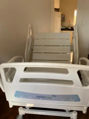 Cama Hospitalar Motorizada Luxo Quatro Grades, 180KG. Falar WhatsApp *