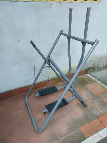 Aparelho de exercícios: Simulador de caminhada