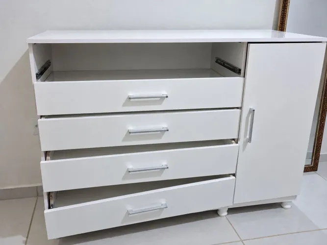 Cômoda grande para doação