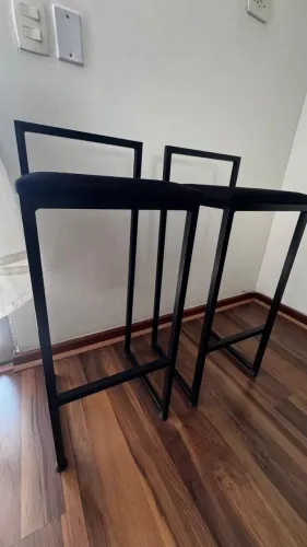 Banqueta Alta Preta Estilo Industrial