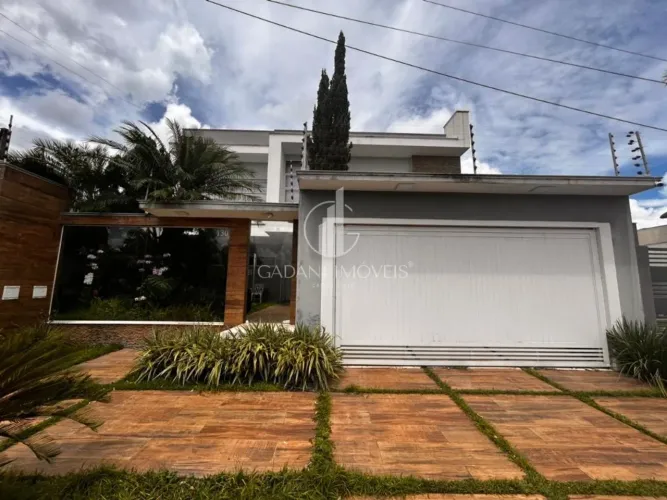 CASA COM 3 SUITES SENDO UMA MASTER E PISCINA COM HIDRO AQUECIDA DE ALTO PADRÃO À VENDA POR