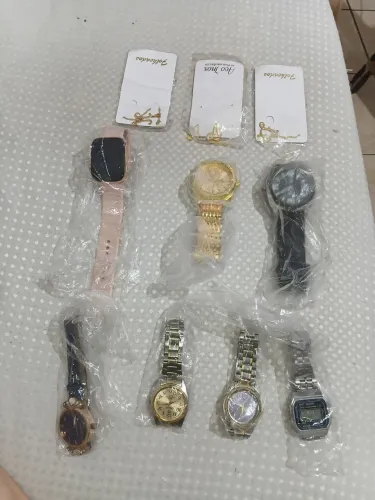 Relógios e cordões(pague um e leve o kit)