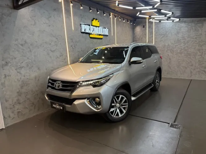 Toyota Hilux SW4 SRX 4X4 2.8 TDI 16V Dies. Aut. 2017