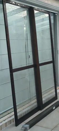 Porta de Alumínio de Correr (Bronze) - 2,33m x 1,88m
