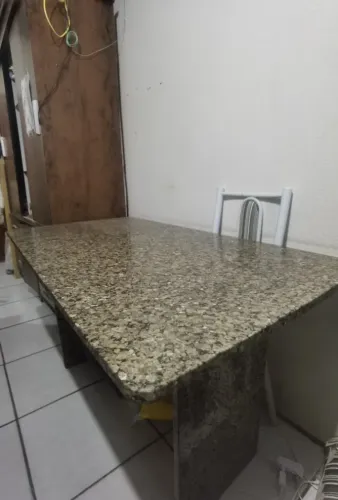 Mesa de granito retangular 135cm x 75cm