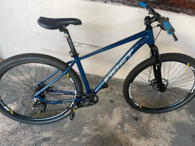 Bicicleta aro 29 azul escuro 
