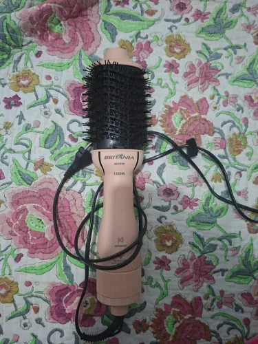 Vende-se escova secadora 2 woltagem da marca Britânia rosa