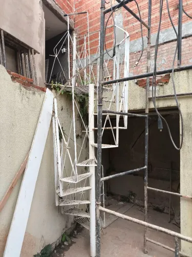 Escada de ferro caracol