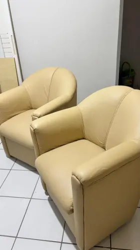 Poltrona estofada bege